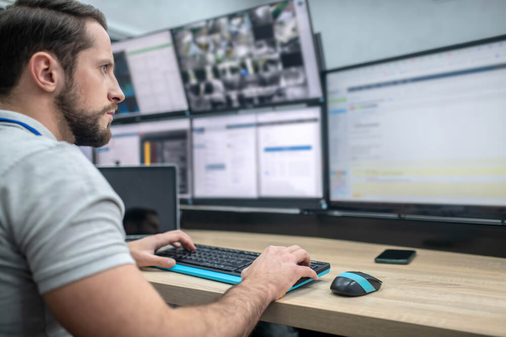 dispatch-monitoring-multiple-screens